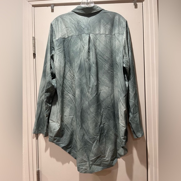 Athleta Urbanite Shirt, sz. L - Picture 2 of 4